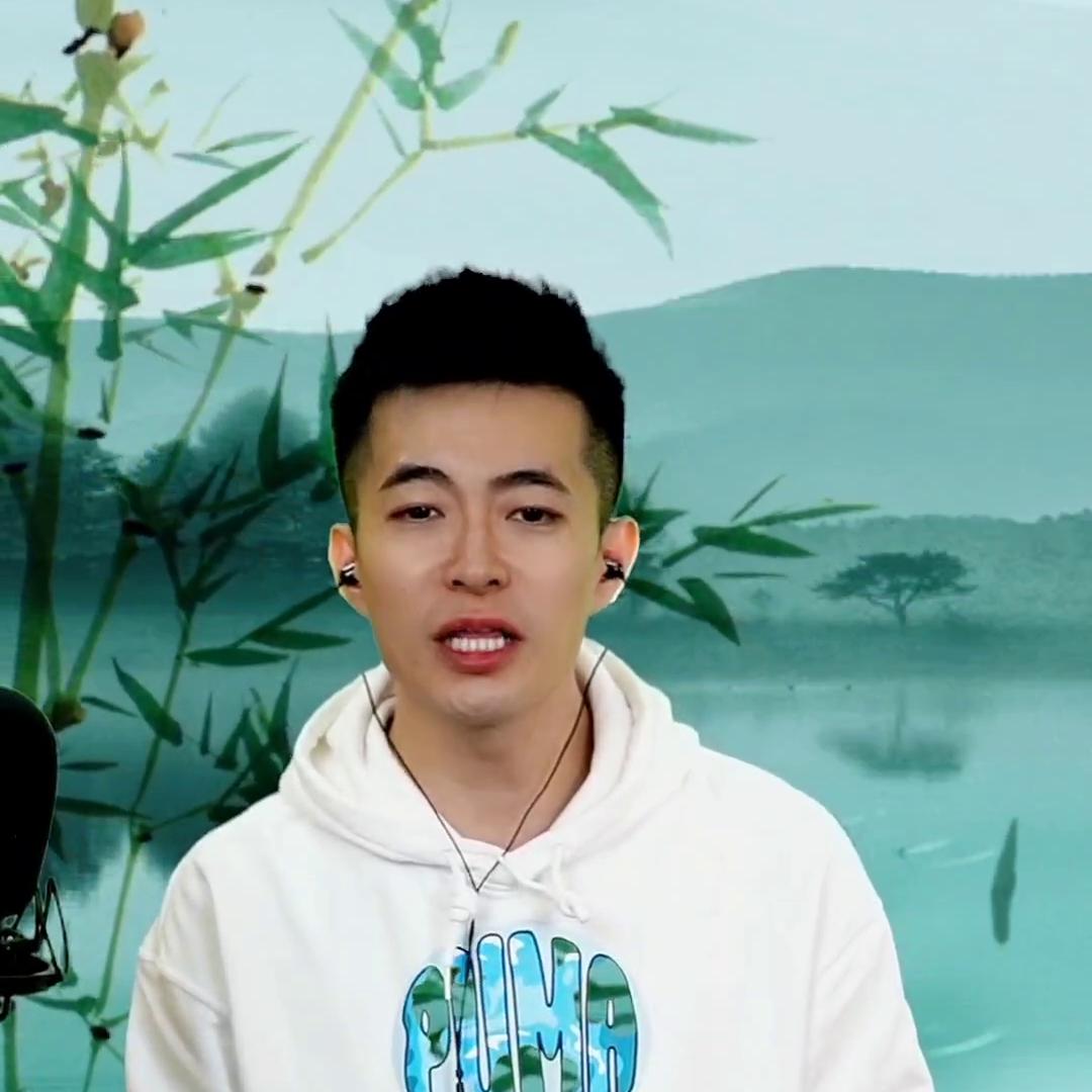 男子买电车3个月电池被锁,男子购买新能源车