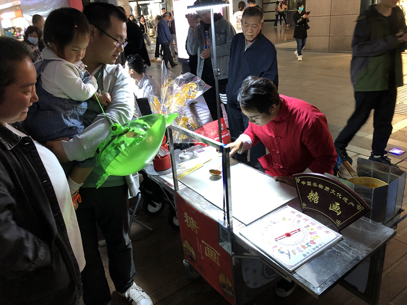 城市路边摊贩烟火气,城市最接地气的小摊小贩