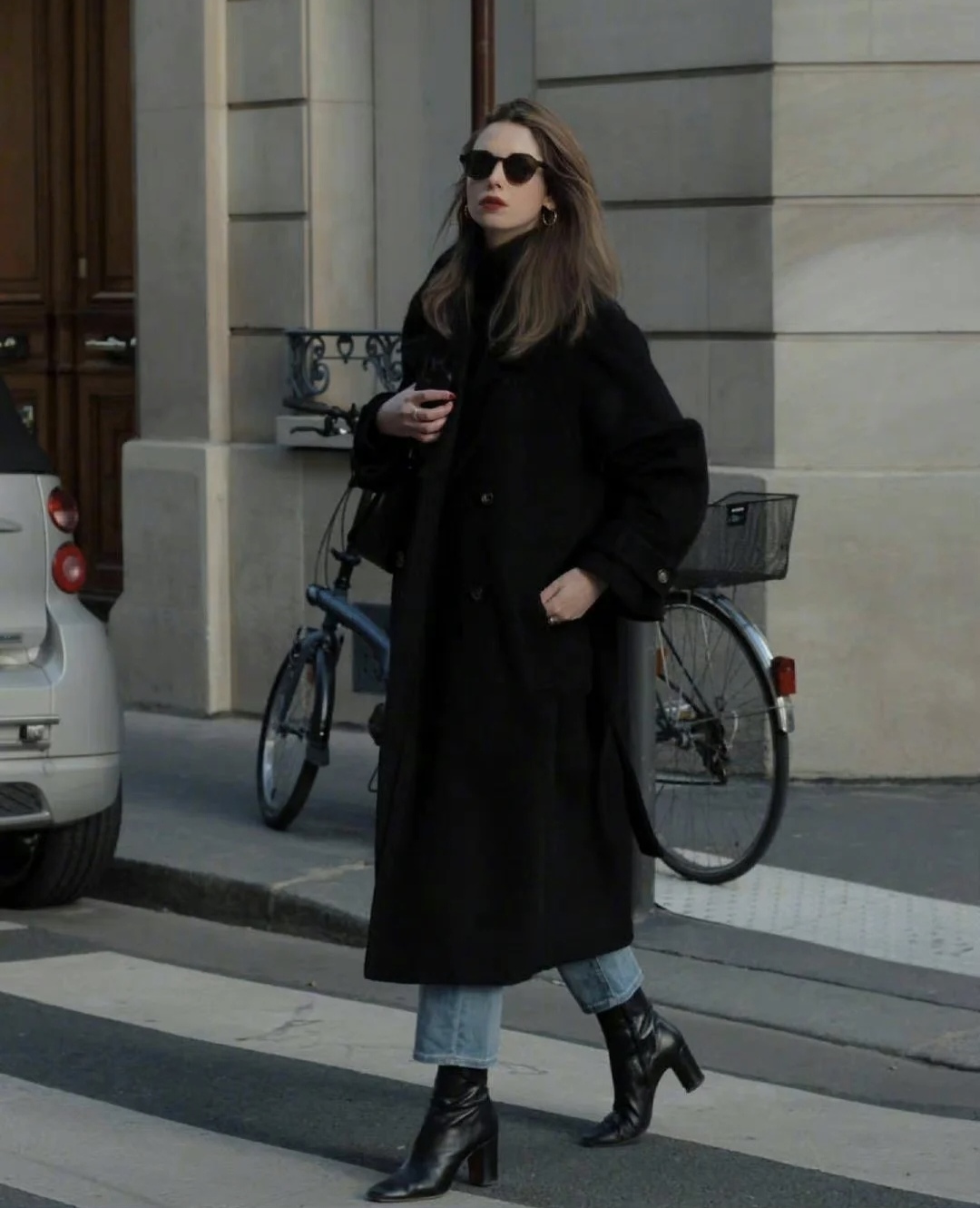 法国女人喜欢穿灰绿色的衣服,法国女人穿浴袍