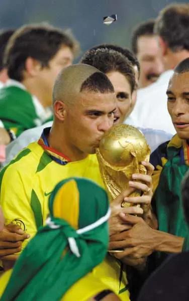 世界杯难忘的瞬间视频,历届世界杯精彩瞬间