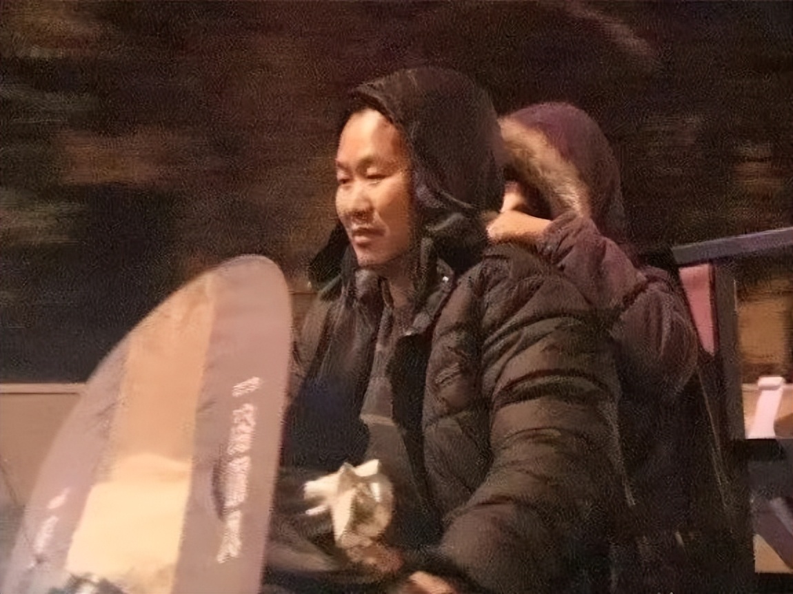 湘潭大学女教授和校门口摆摊的丈夫，女教授：他都是为了我