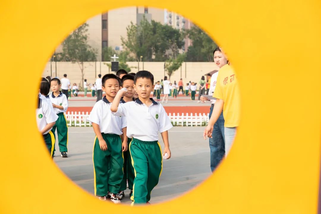 喜迎二十大奋进新征程大学,首都师范大学育新学校房山分校