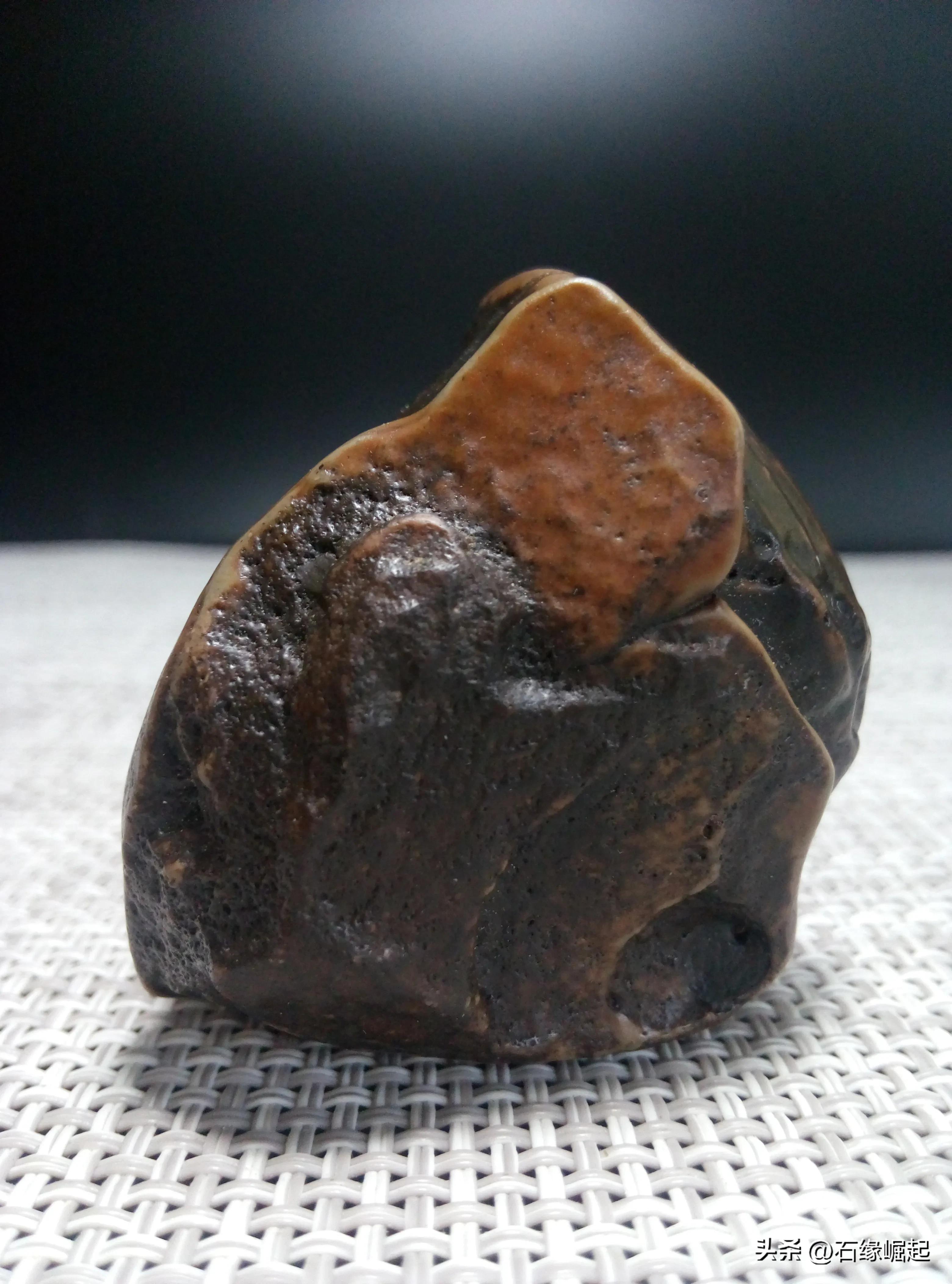 有一种痛只有一个人真正喜欢一块石头的时候，才会感同身受