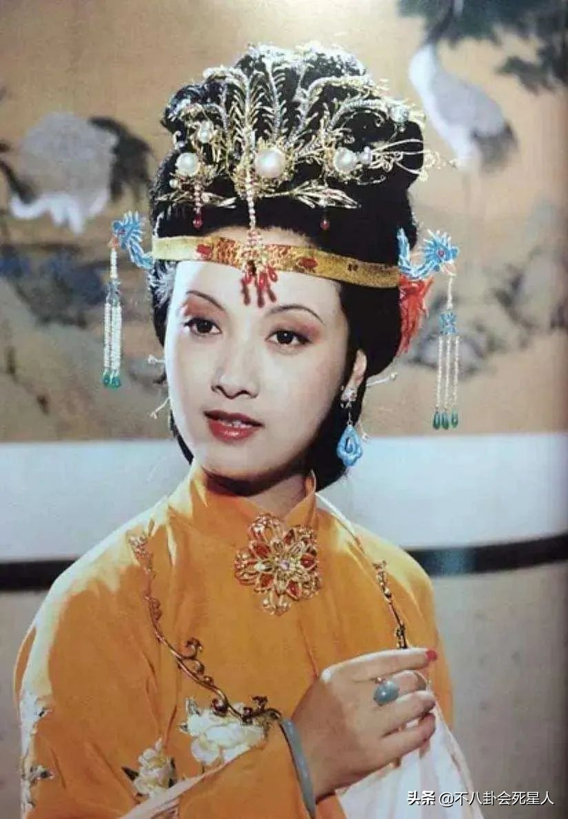 年过三十的女明星今昔对比图,今昔对比70后女星