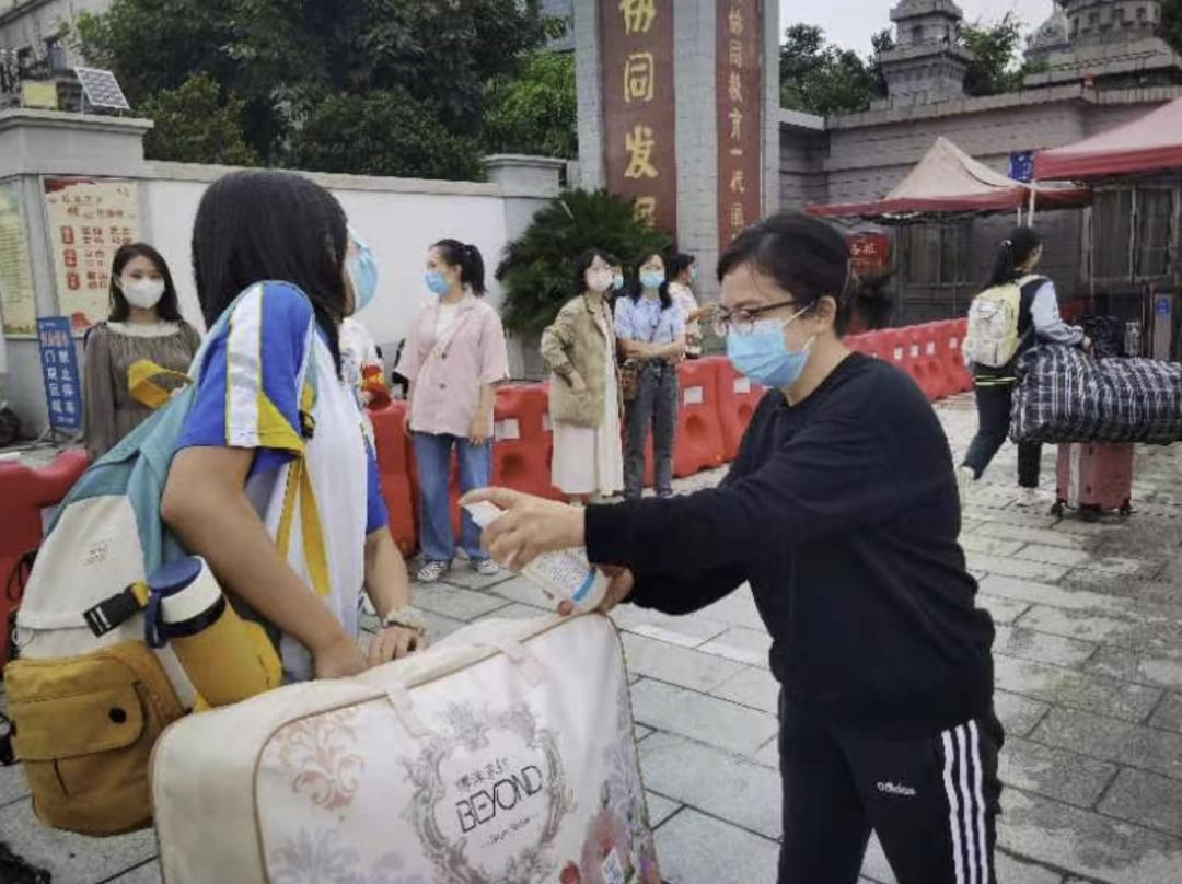 再见了，小盆友——9月19日成都家长成功“解除居家”……