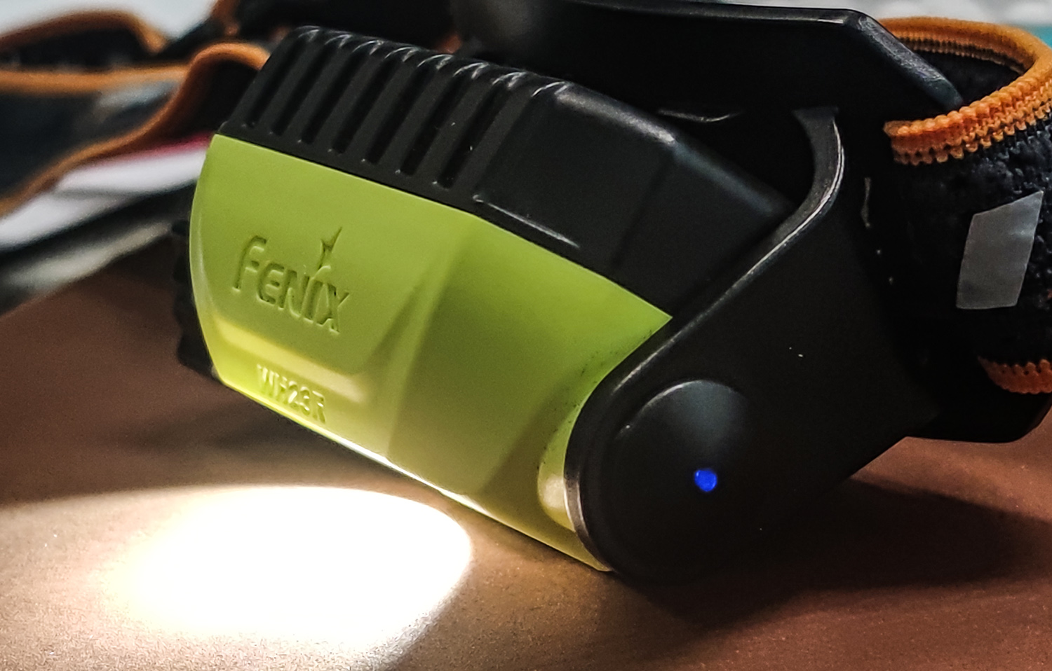 黄白光自由切换两用头灯,泛光和远射一体头灯