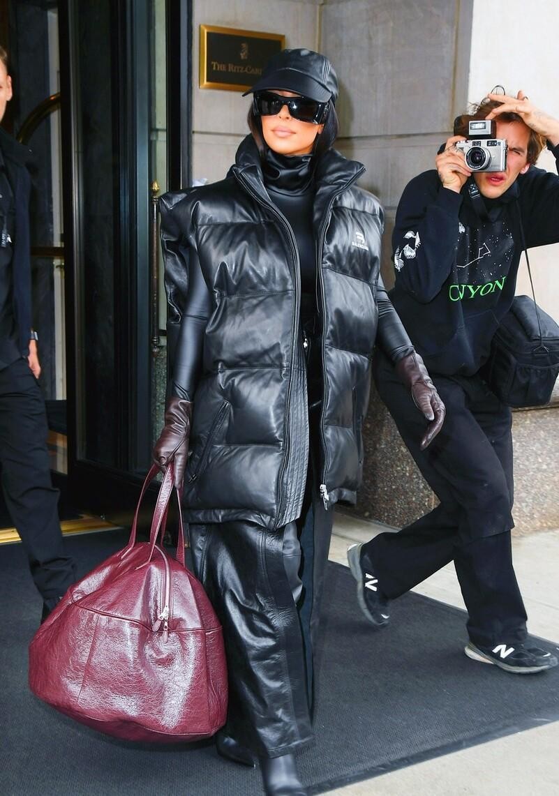 年轻人适合穿什么样皮质羽绒服,羽绒服穿上很有气质