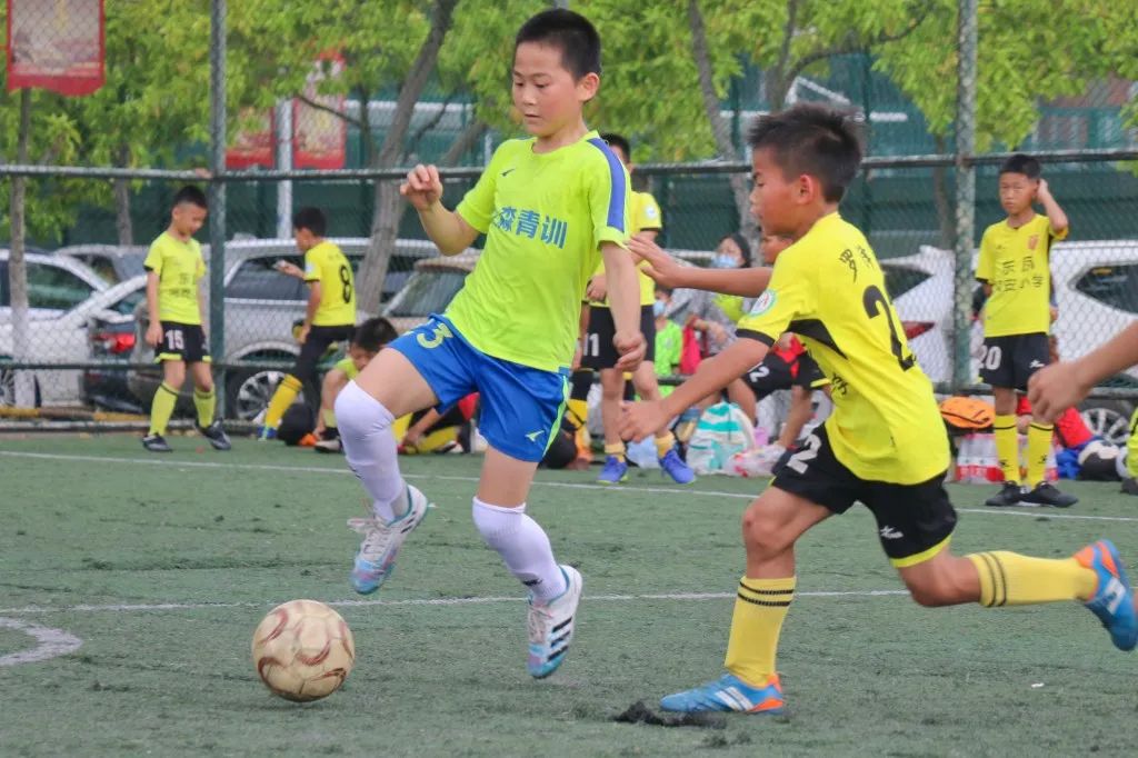 足够精彩校园足球联赛火热进行中,中山足球俱乐部联赛