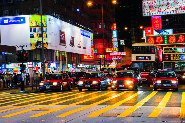 90年代，我爸妈在成都跑出租车年入20万，如今有房有车存款3000万