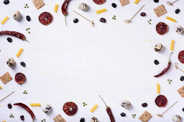 电梯里，邻居顺手牵羊，偷了你落下的酸奶，你会查监控要回吗？