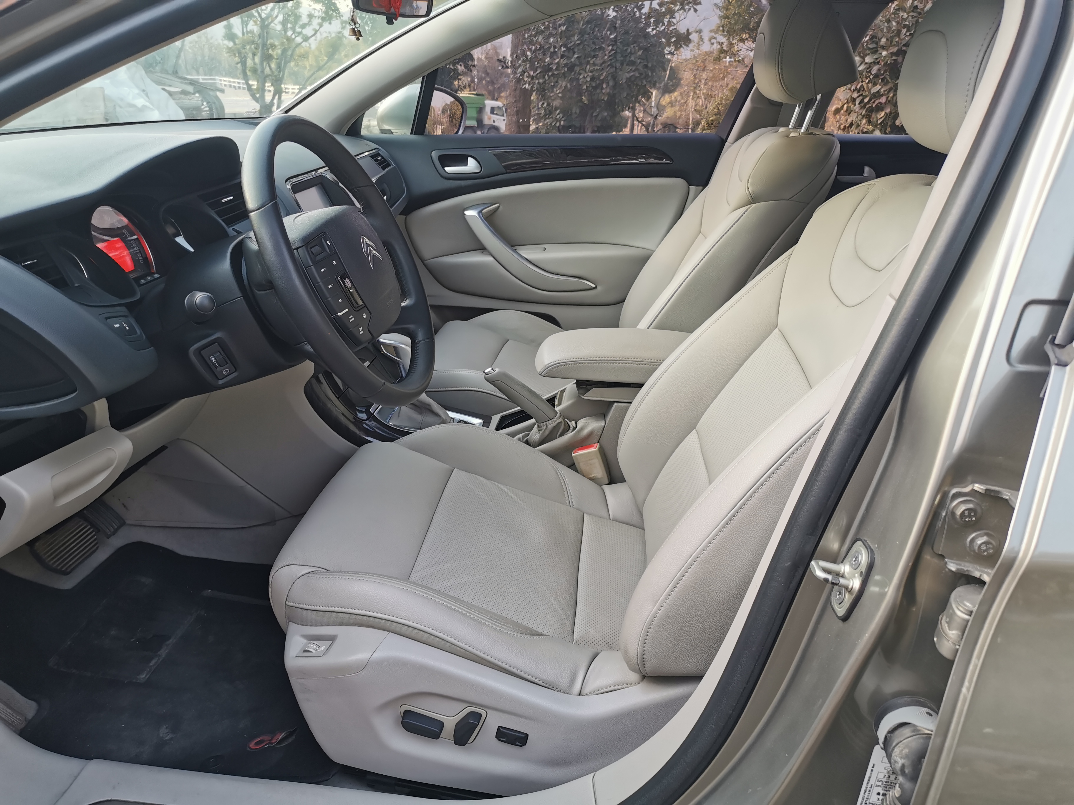 5000公里库存车雪铁龙c5,14款雪铁龙c5整车翻新