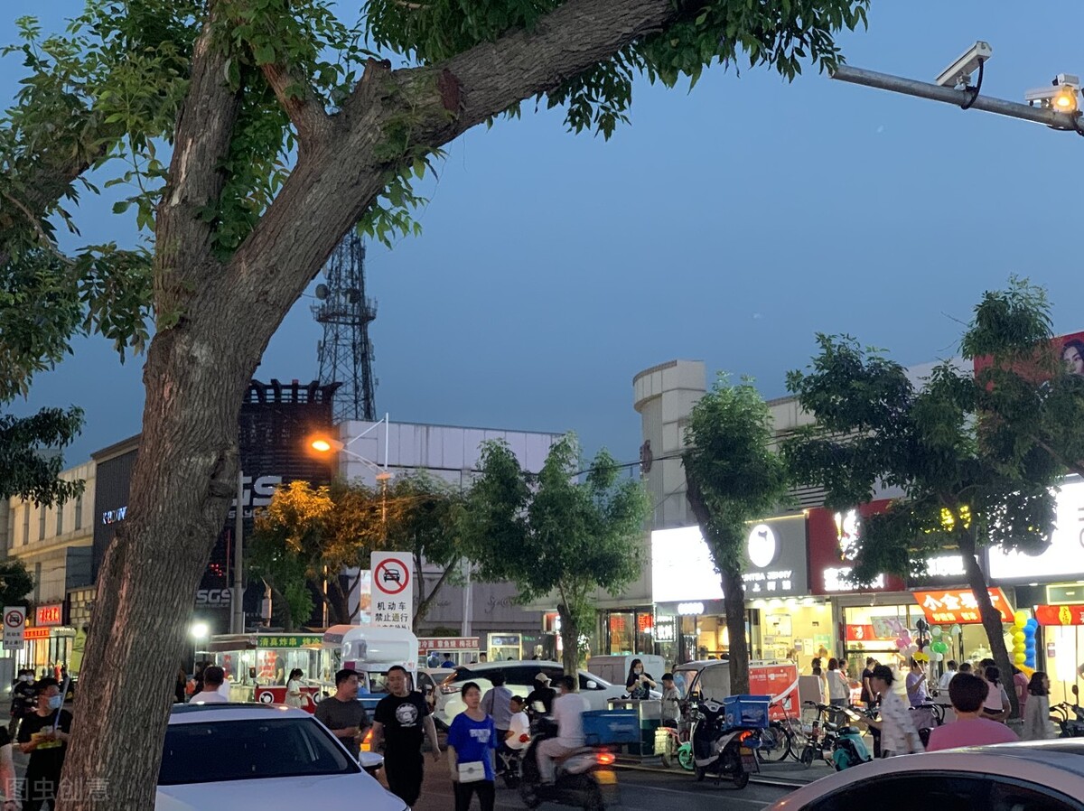 商店吸引顾客的花招,商场位置偏僻衣服怎么吸引顾客