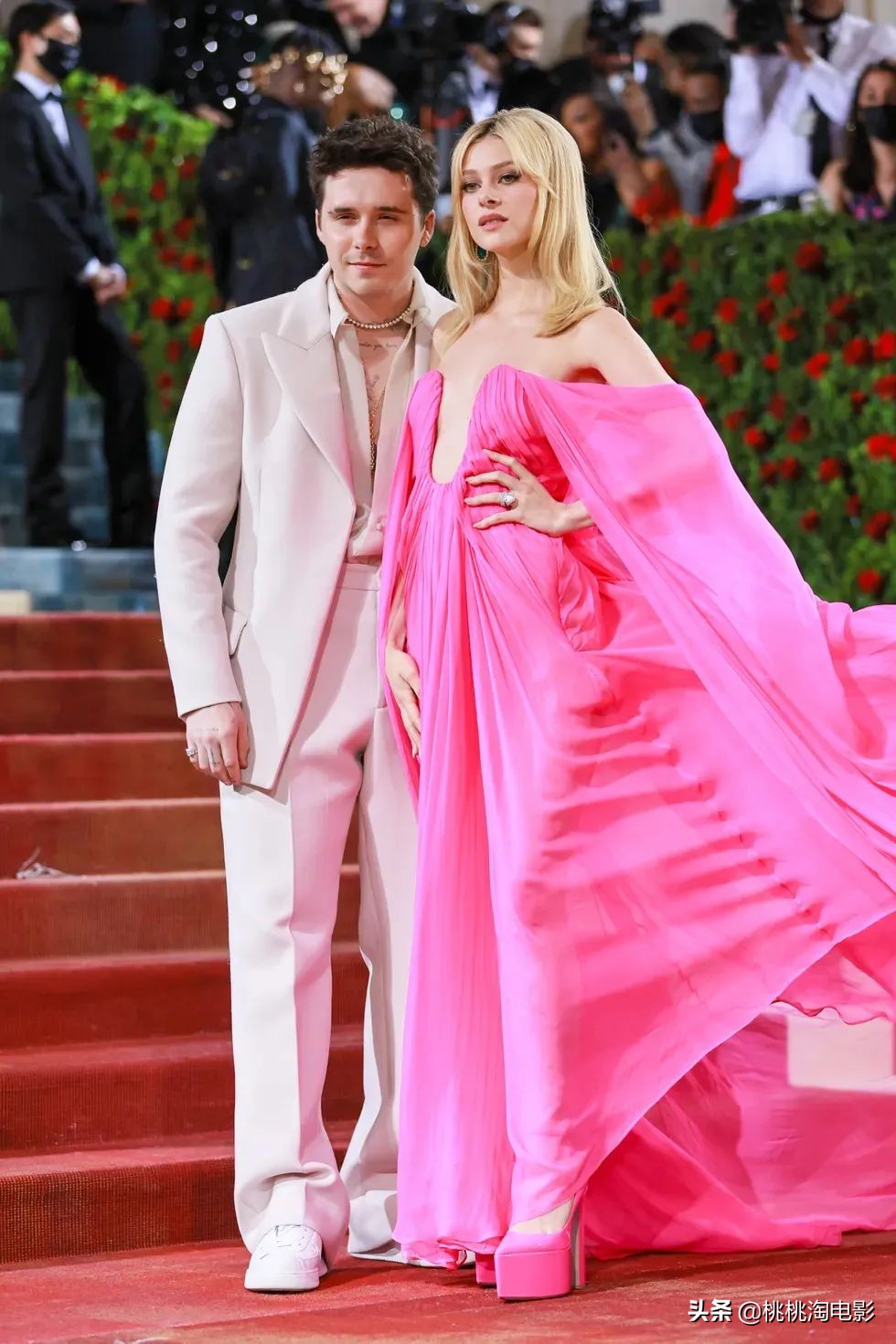 metgala群星红毯造型,2022metgala红毯完整版