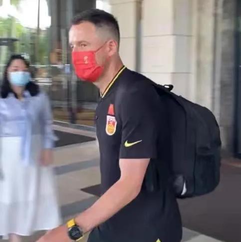 男足重燃信心图片,中国男足留洋军团迎来久违喜讯