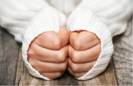 舌苔薄白是正常的还是该治疗了？