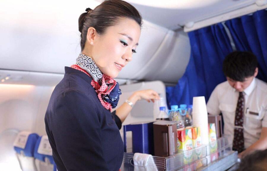 揭秘空姐短裙*袜丝**背后的真相