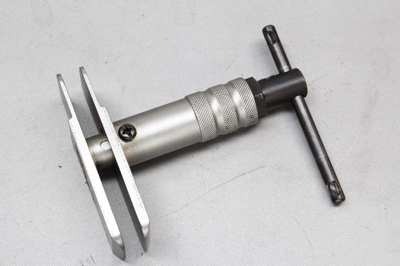 自己动手快速换刹车片的小技巧,怎样自己动手换刹车油