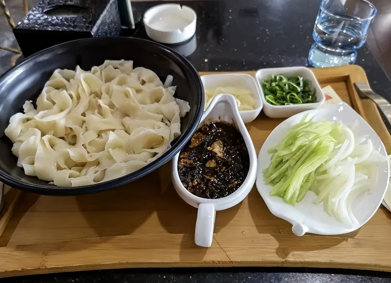 红极一时的商店落寞如何起死回生,风靡一时的奶茶店去哪了