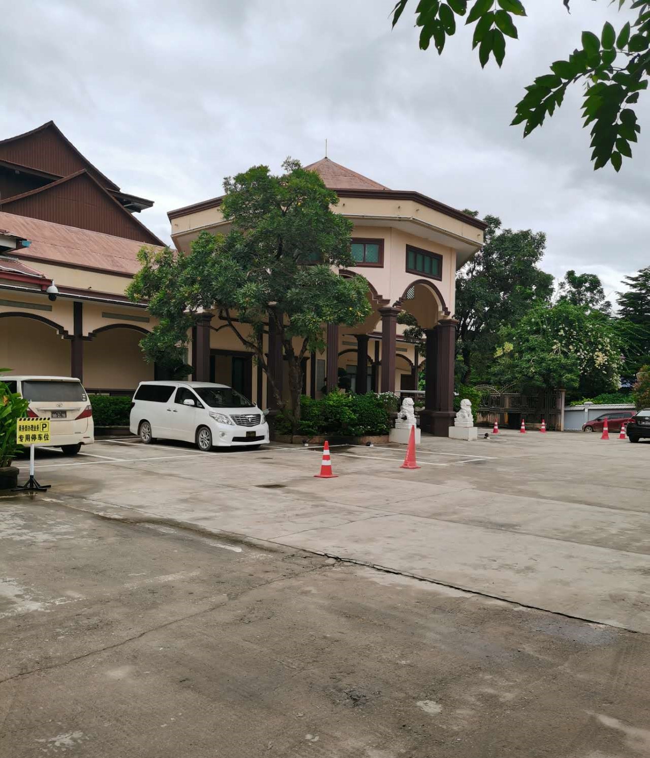 起底缅甸“亚太城”背后的“网诈王”佘智江:曾被中国警方通缉,一手打造“诈骗王国”,出行有当地军方保护