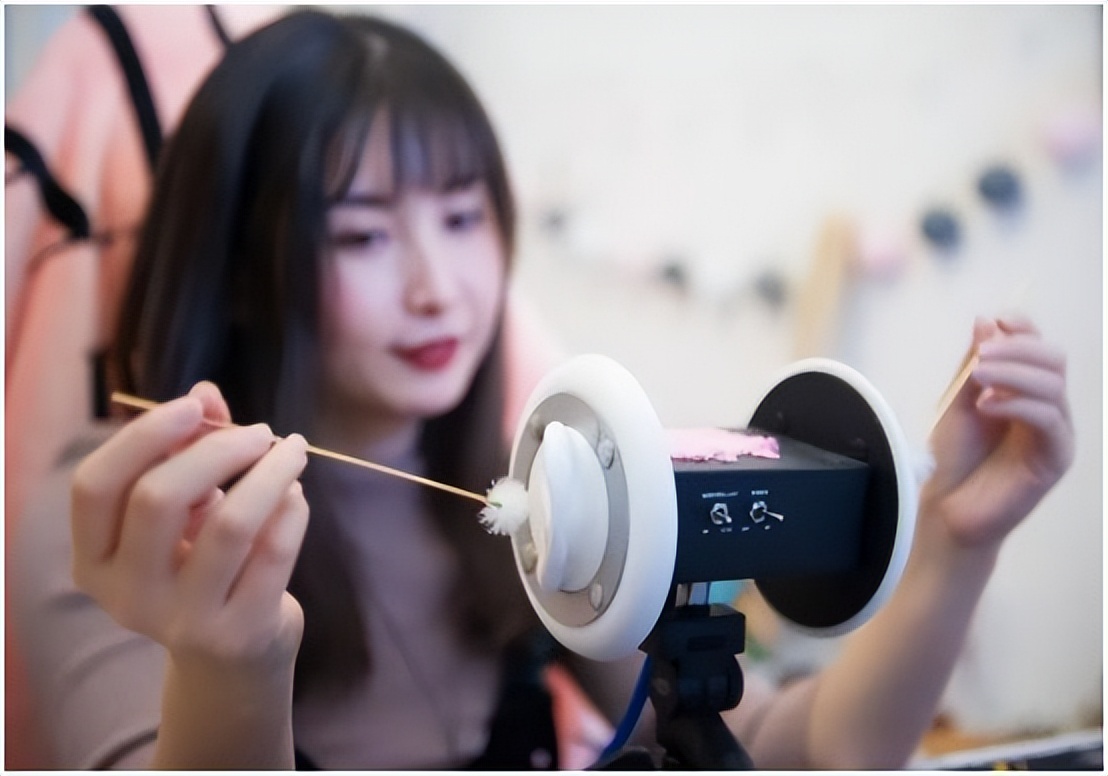 哄睡行业成色情温床？大量年轻人为追求“颅内高潮”，正沉迷其中