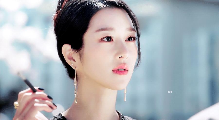 小三复仇勾搭总统女婿，除剧情，女主财阀级别的穿搭也值得一看