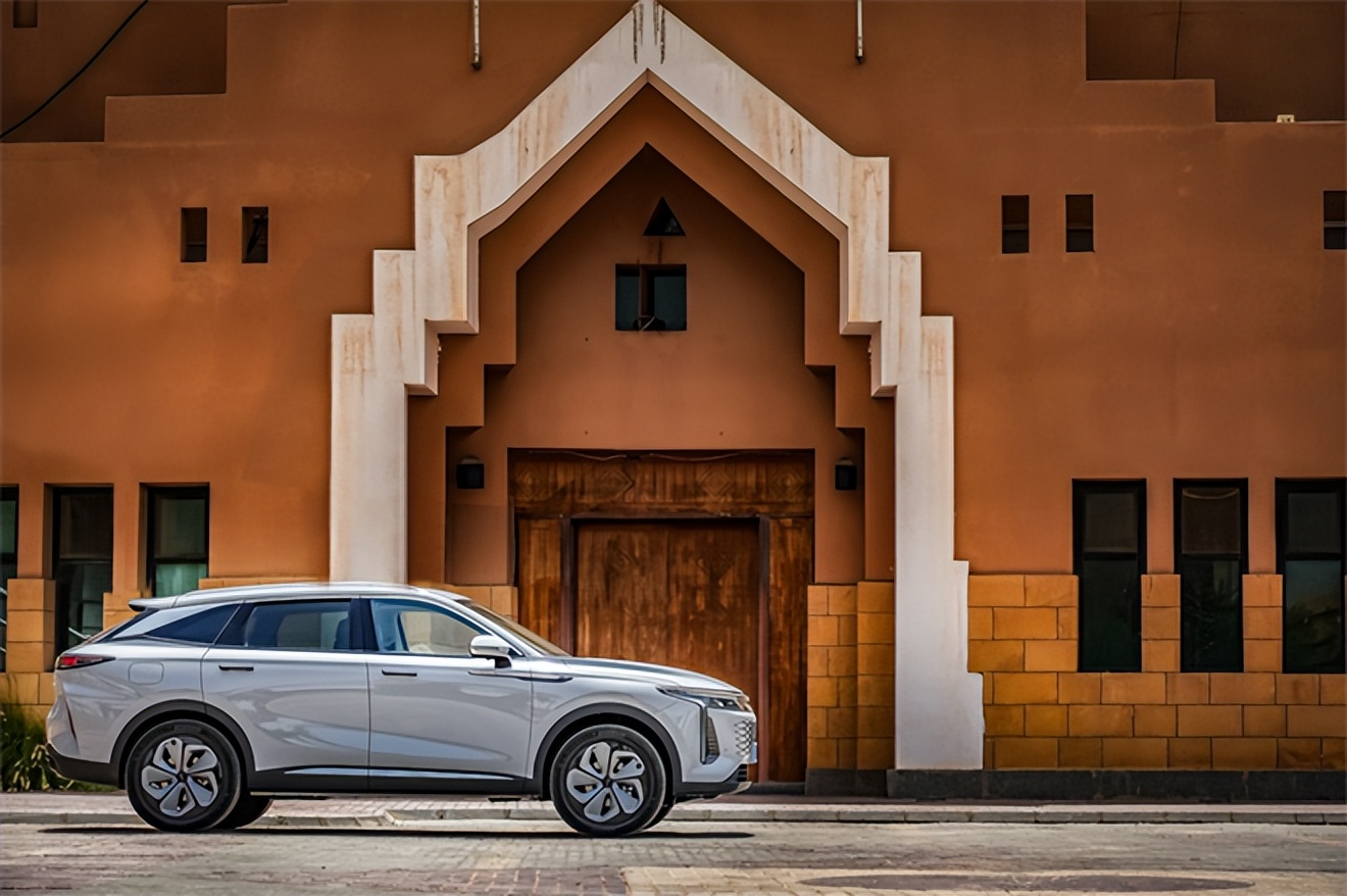 《跟着瑶光看世界》，用多项“第一”掀起短视频营销风暴