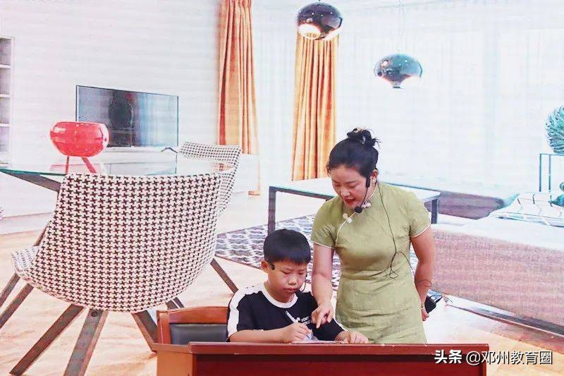 裴凌霄名班主任工作室举行年度工作汇报暨班主任专业成长交流会