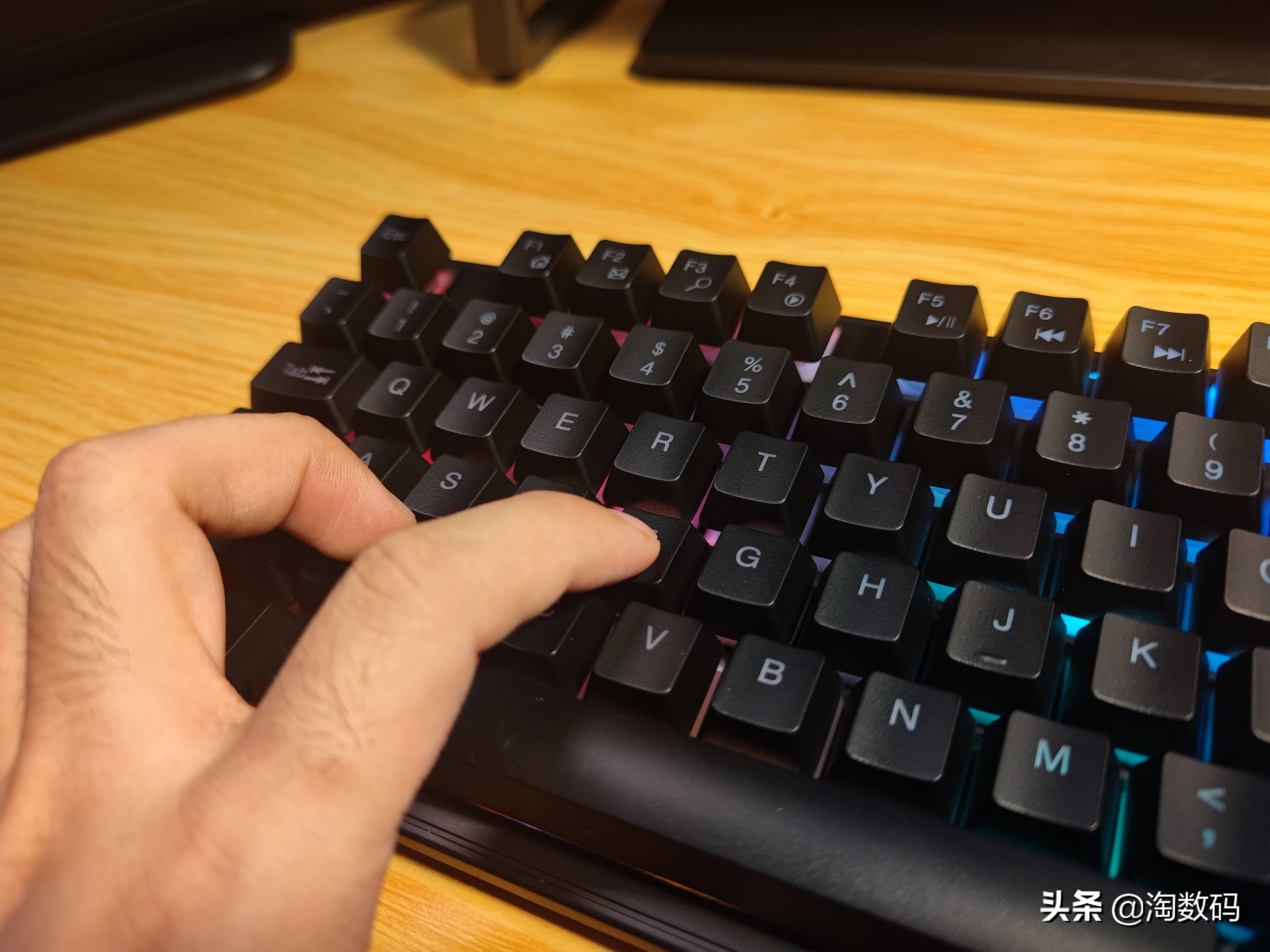 50元的青轴游戏机械键盘推荐,学生党便宜游戏键盘推荐红轴