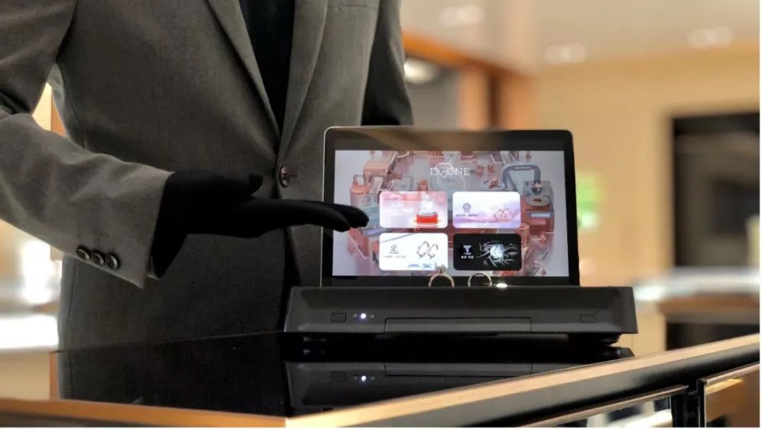 高客单零售，可以摸着周大福过河了