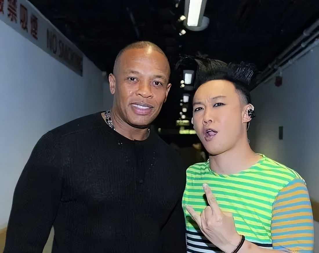 苹果当靠山，却沦为地摊货！身价200亿的顶流，还能翻身吗？