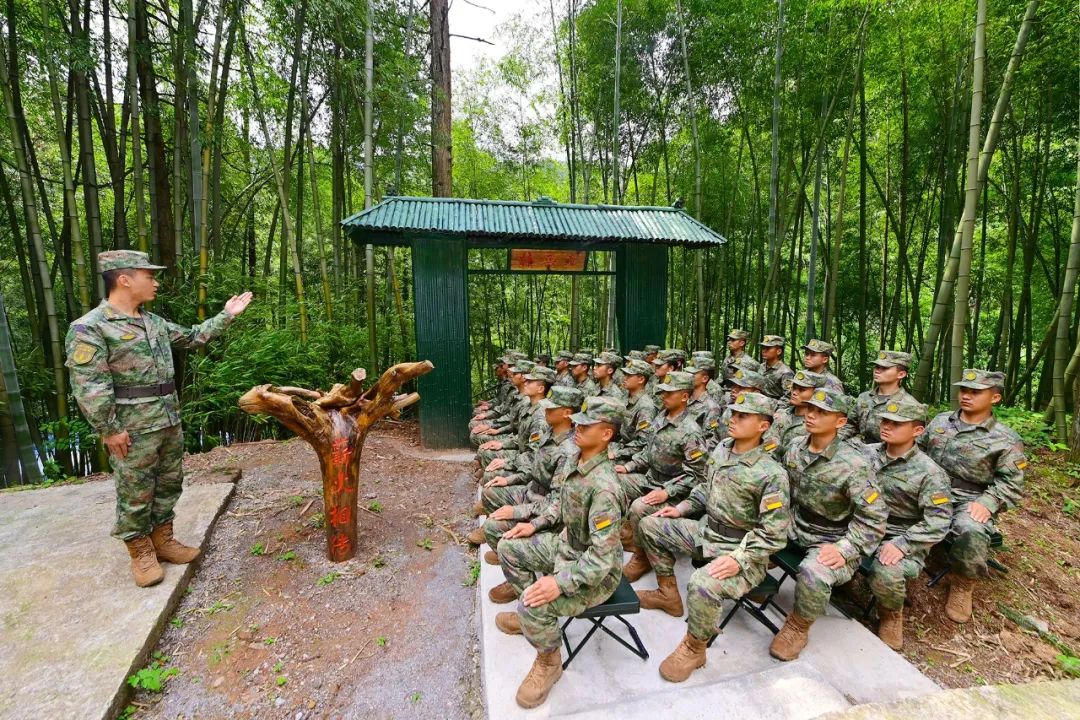 刚到部队时的新兵训练,刚到新兵连入营第一天