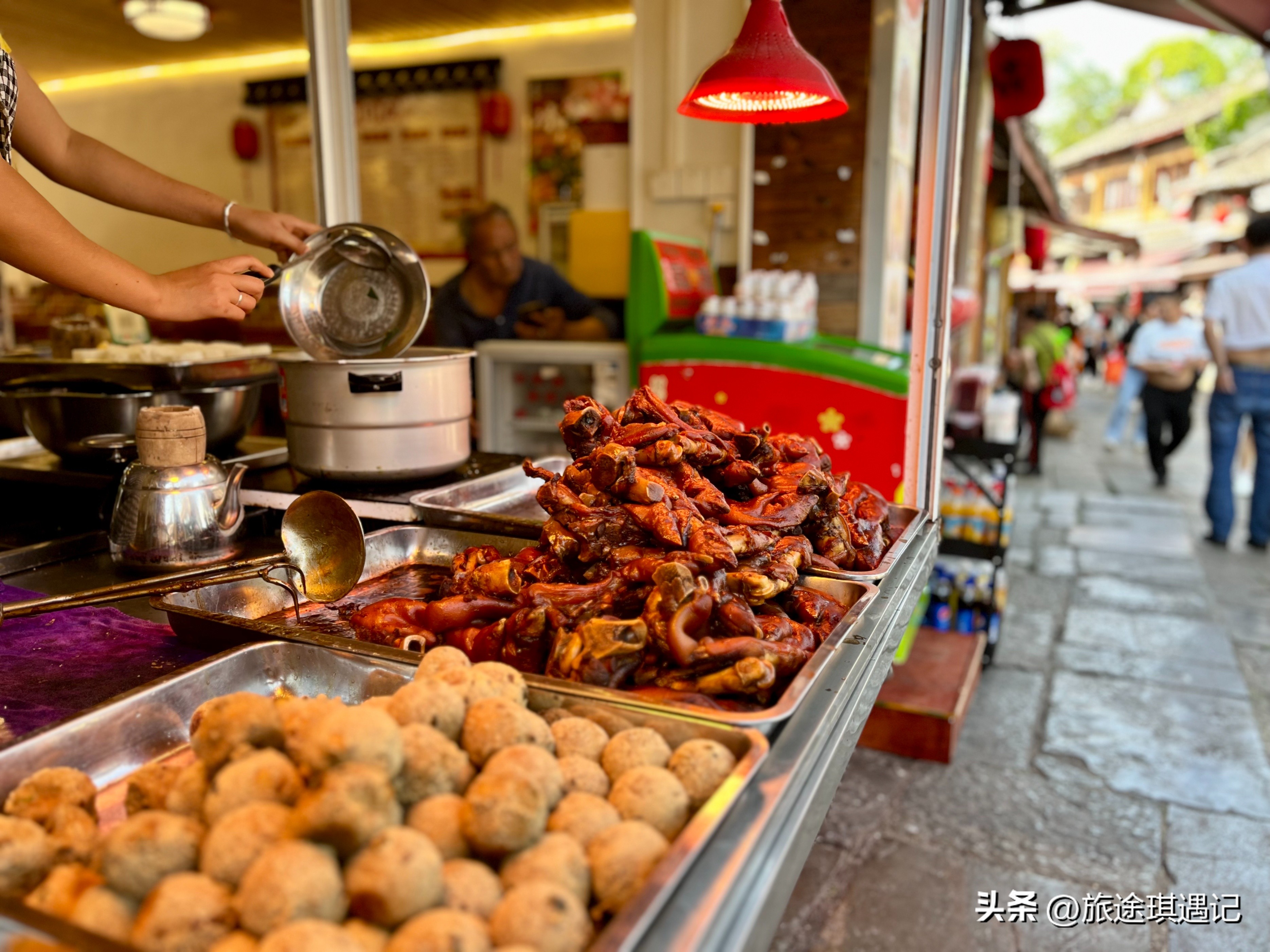贵阳市5a级景区青岩古镇水果捞,青岩古镇附近的布依古寨
