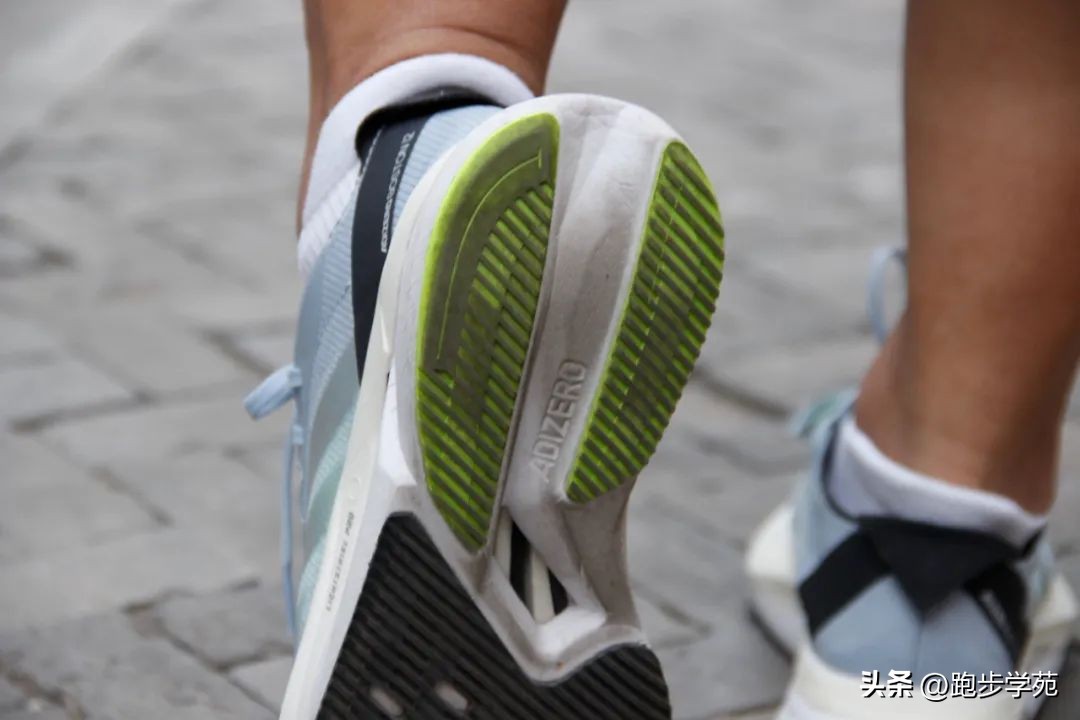 adizeroboston12耐用吗,adizeroboston12高帮和低帮测评