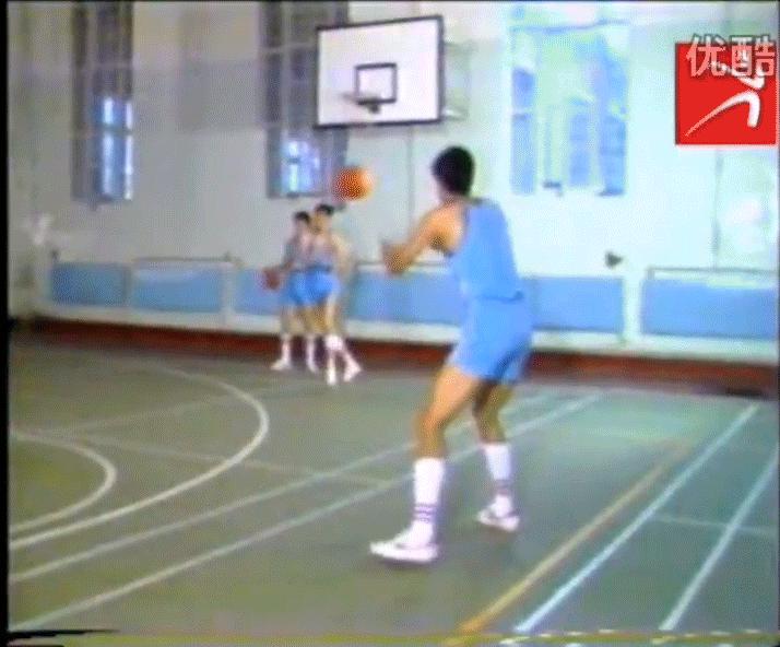 双人底线传切配合训练,半场传切配合的训练方法