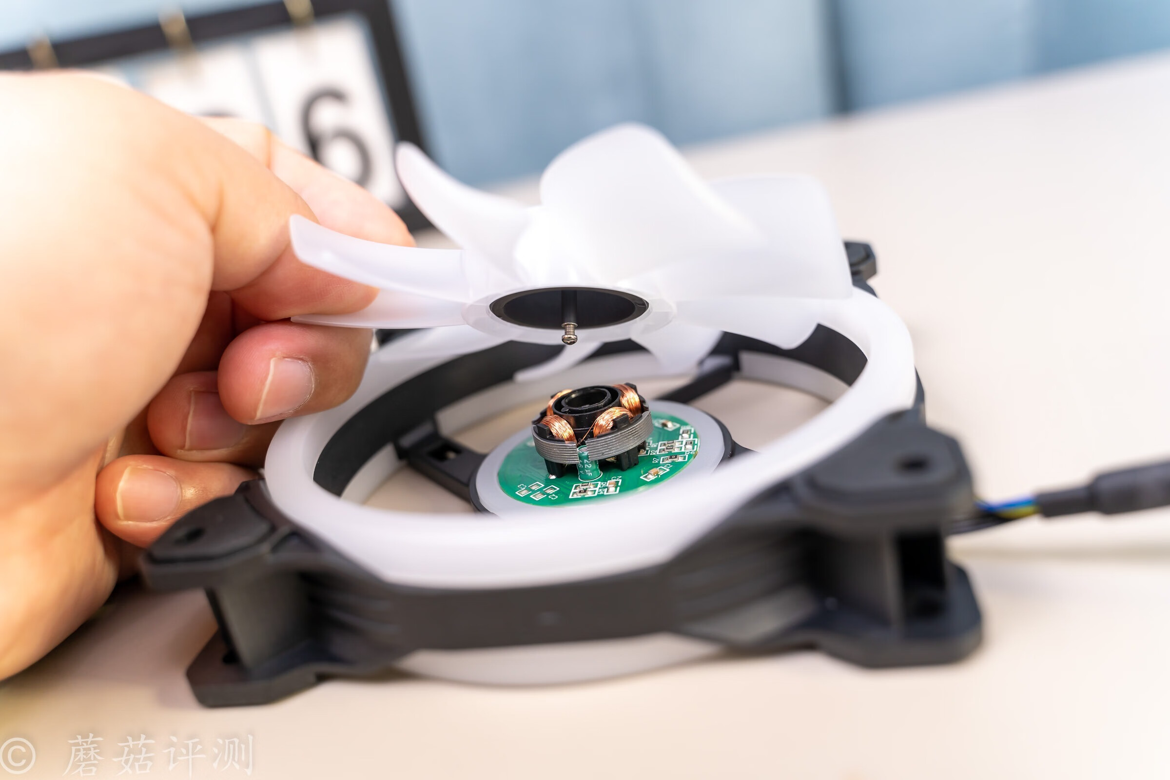 一正一反，轻松定义你需要的风扇风向，Tt耀影SWAFAN12机箱风扇