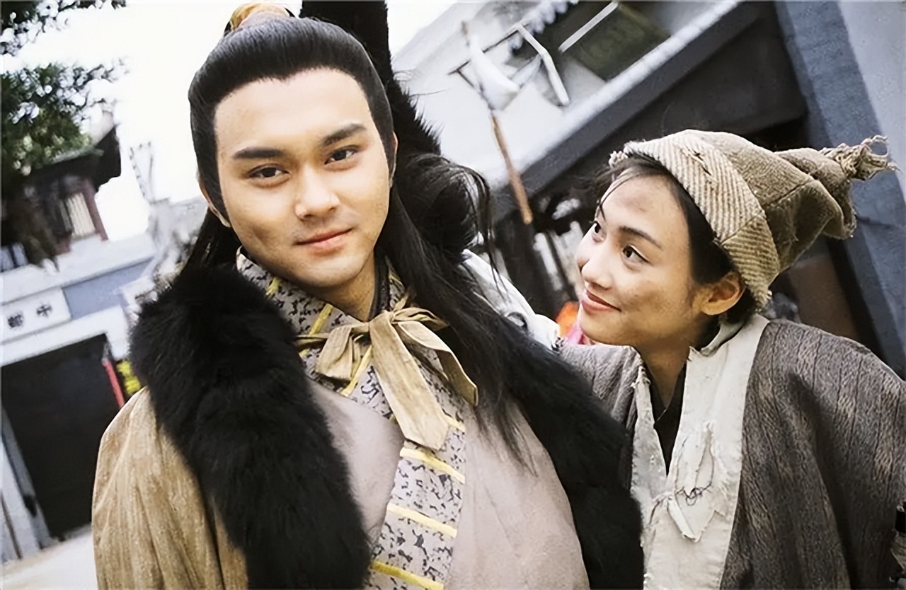 鑳″啗鐗堝皠闆曡嫳闆勪紶涓殑绁為洉渚犱荆,鑳″啗婕旂殑灏勯洉鑻遍泟浼犵涓夊崄涓冮泦