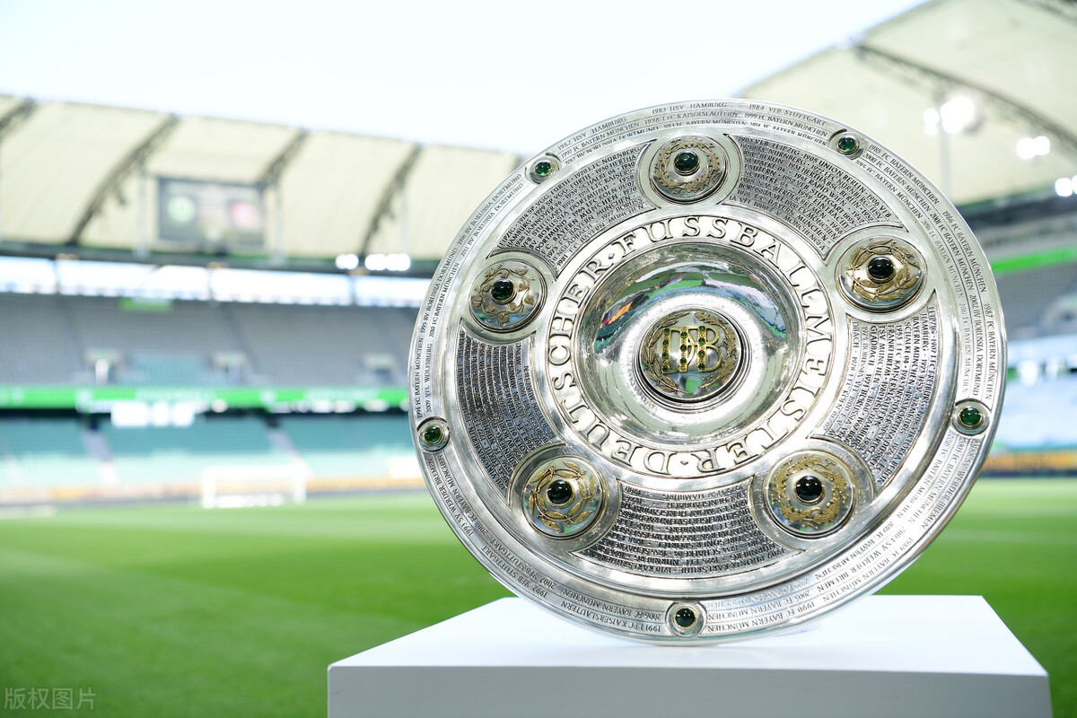 德甲经典回顾10-11赛季拜仁vs多特,榜首易主拜仁遭逆转多特迎大捷