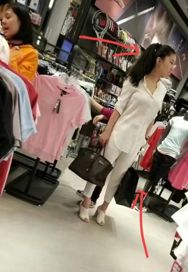 谢贤跟coco岁数差距有多大,被大49岁谢贤独宠12年