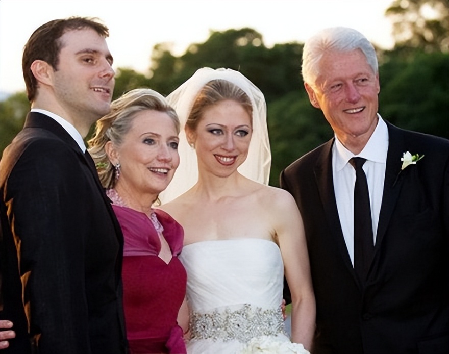 克林顿“拉链门”：美国著名性丑闻，总统2年与实习生偷情10次