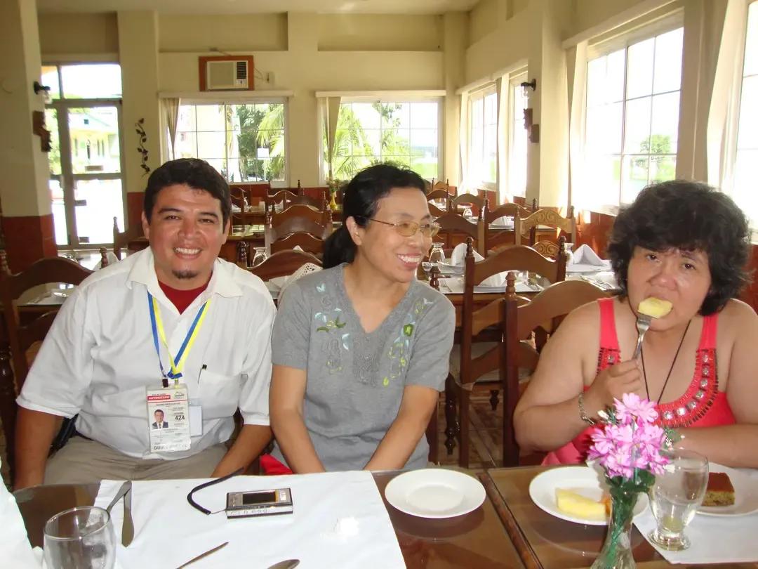 在外国旅行遇见同胞,在异国他乡碰到一个来自家乡的人