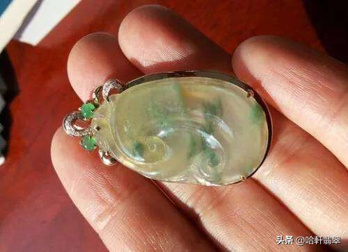 翡翠戴着变暗了是身体不好吗,翡翠戴着变黄了是怎么回事