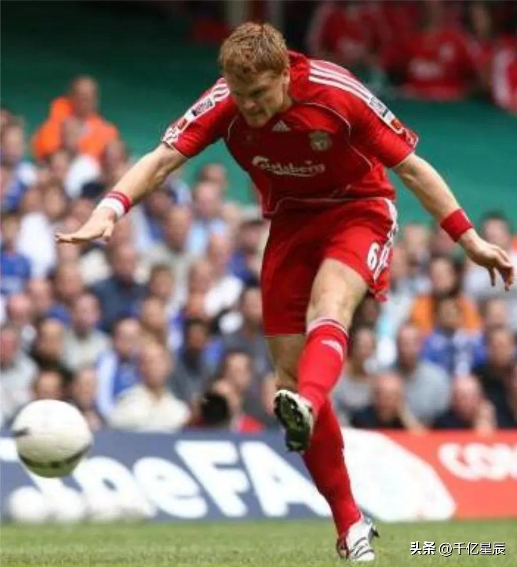 半场远射,足坛半场射门