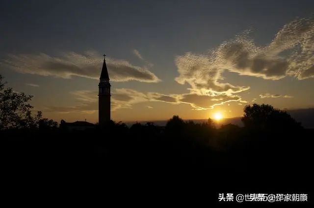 海明威根据一战写的作品,海明威与鲨鱼搏斗