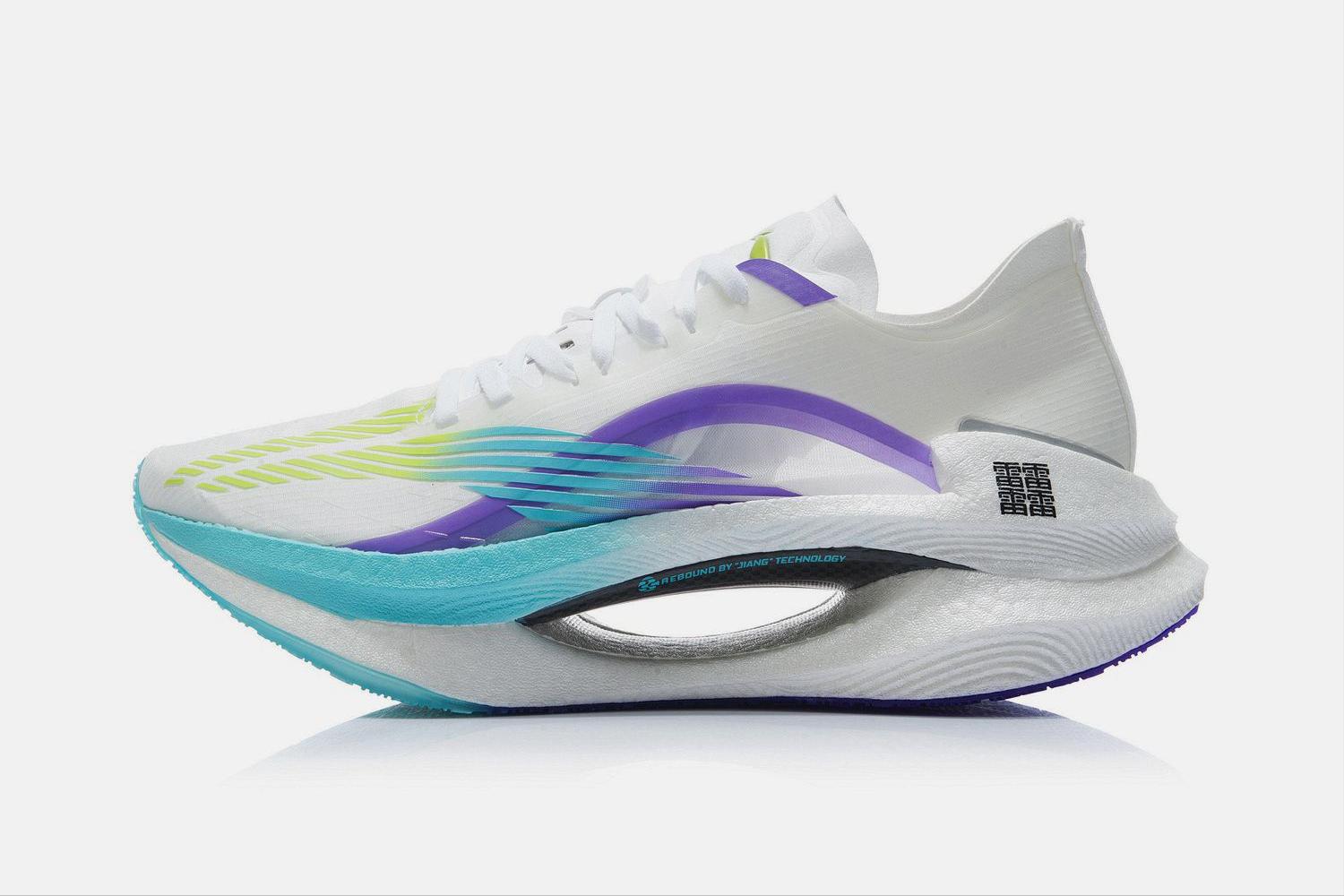 跑步的减震跑鞋怎么选？缓震跑鞋是靠什么缓震的呢？