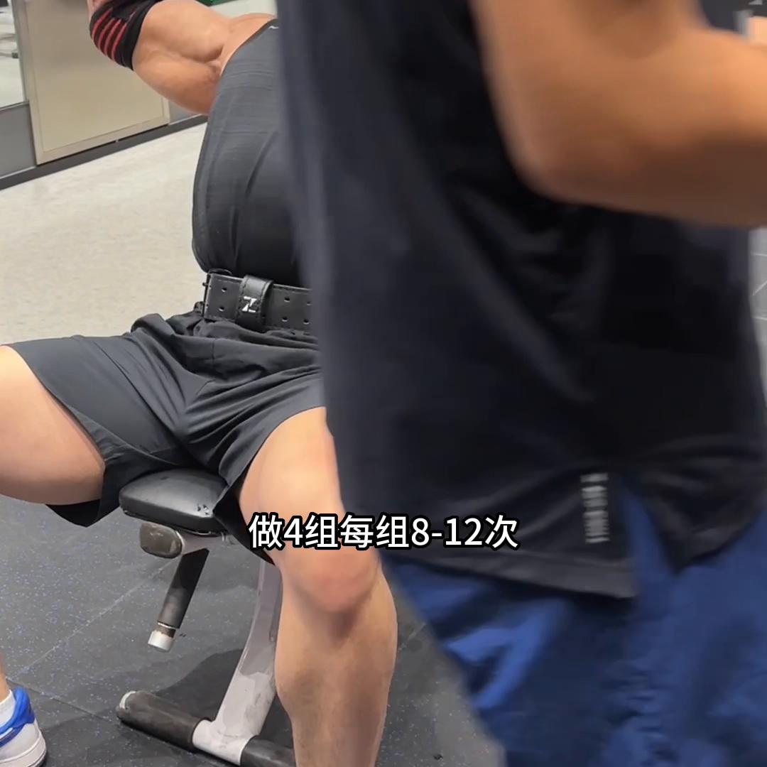 哑铃杠铃肩部训练计划,完整肩部训练计划