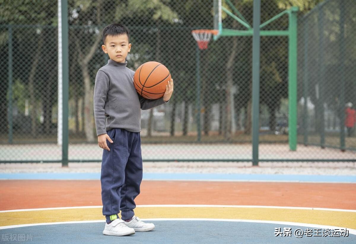 打篮球为什么会有助于长高,打篮球能长高吗不打篮球怎么长高