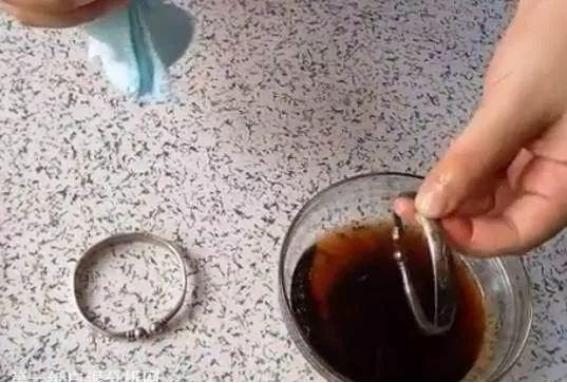 银饰越洗越黑怎么办,银饰发黑怎么洗不用醋