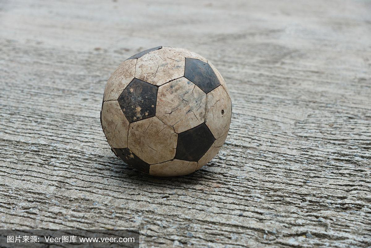 小学一年级足球课第一节,三圣路小学第一节足球课