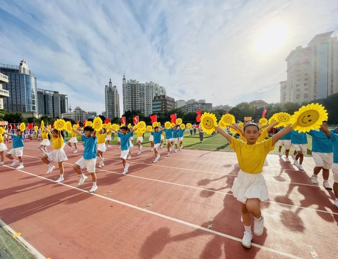 创造少年向阳生,强体励志筑未来——和平区中心小学举行校园运动会暨六年级毕业典礼