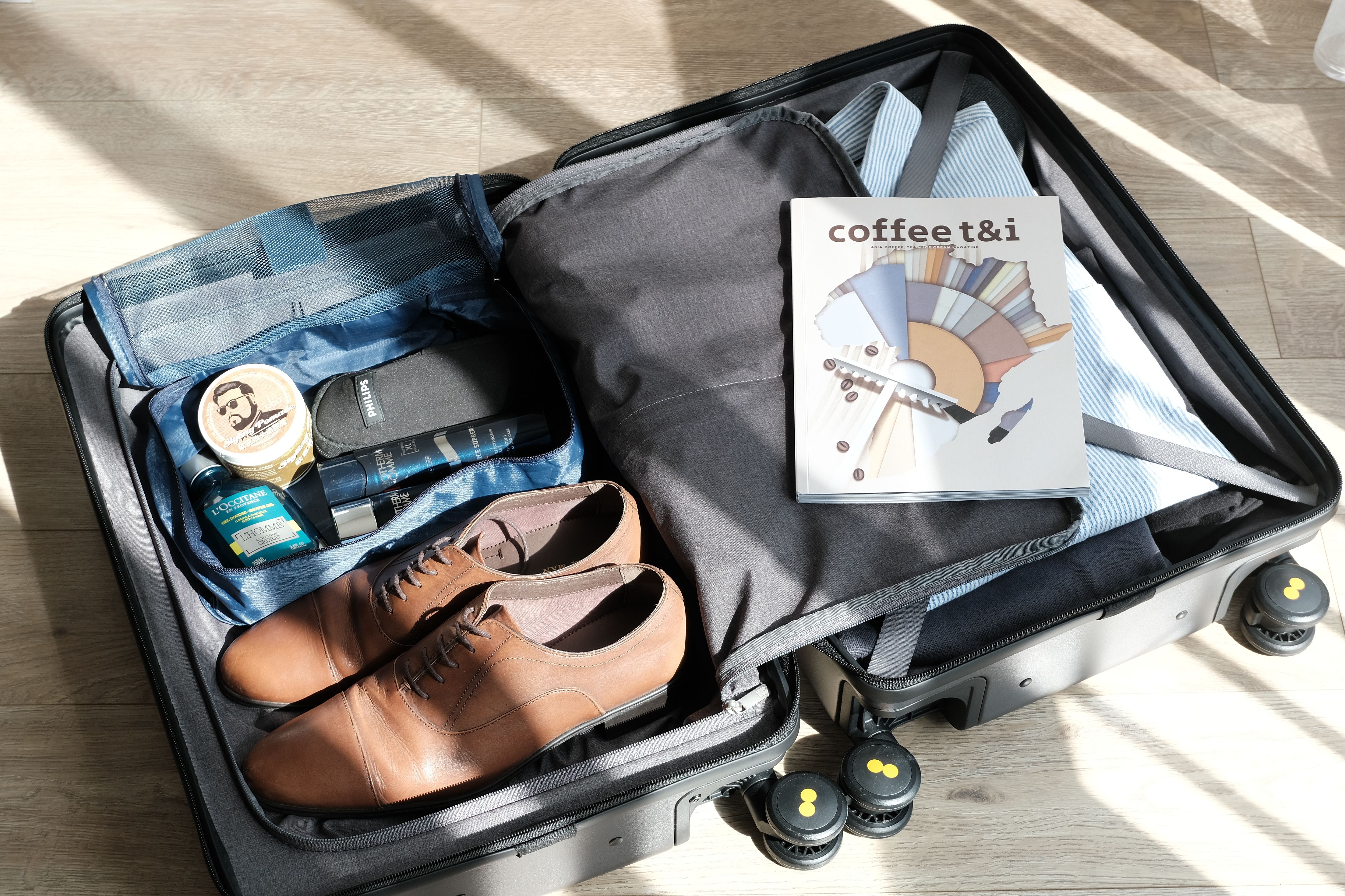 陪你走过人生四季，地平线8号ONETOUCH前开门行李箱测评